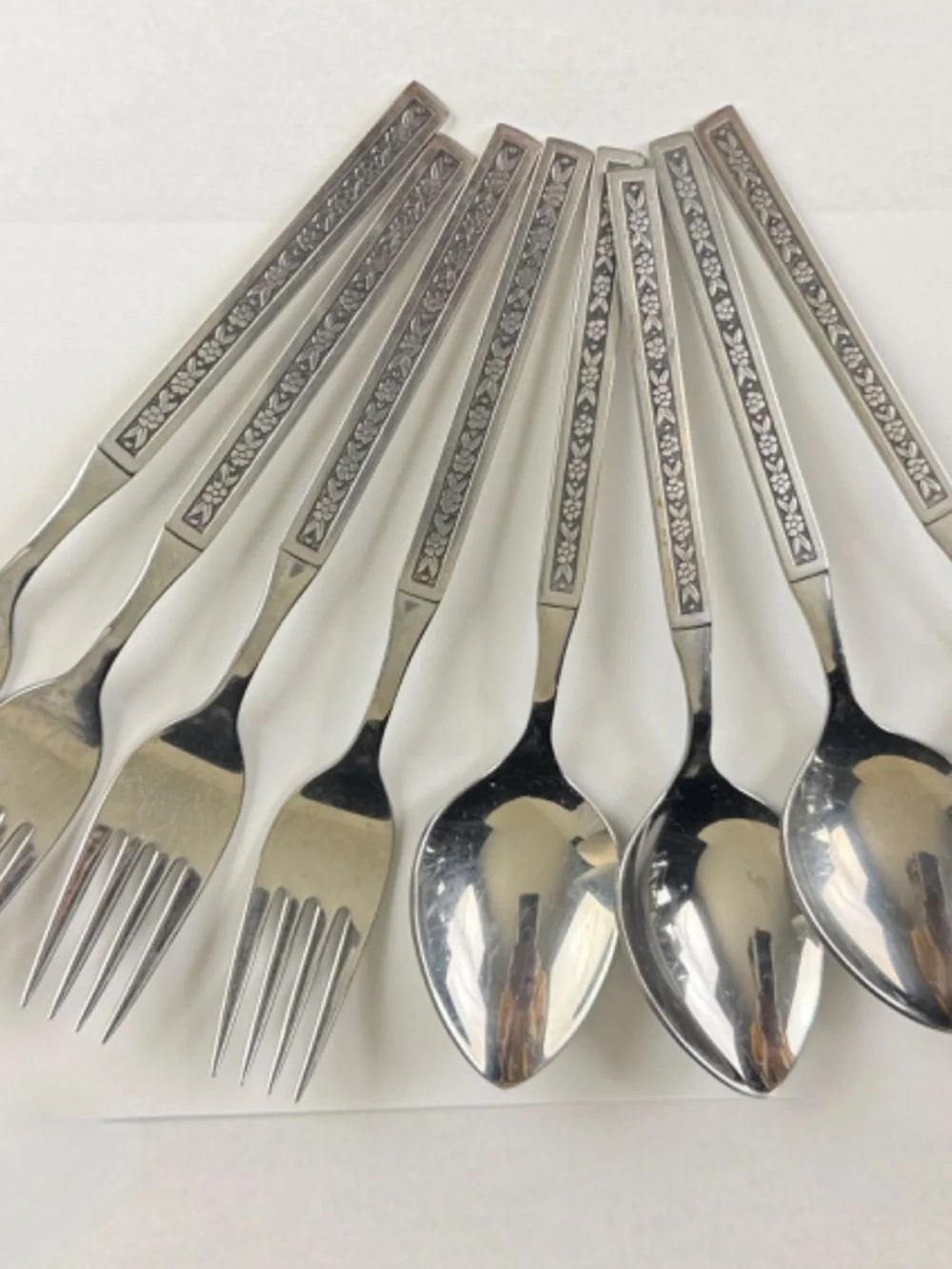 8 Oneida Profile Phoenix Stainless Steel 4 Tablespoons 4 Dinner Forks Flowers